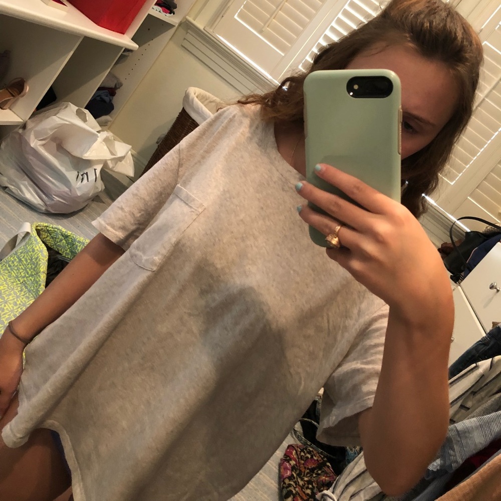 Slightly oversized grey tee